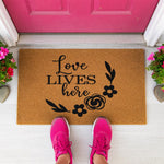 Love Lives Here Doormat Welcome Mat Floral Wreath Entryway Rug 3114