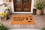 Funny Spanish welcome doormat with a skeptical face emoji and the text Quien te invito, a natural fiber coir outdoor rug for front porch decor that adds a humorous touch to your home entrance and entryway floor mat collection.
